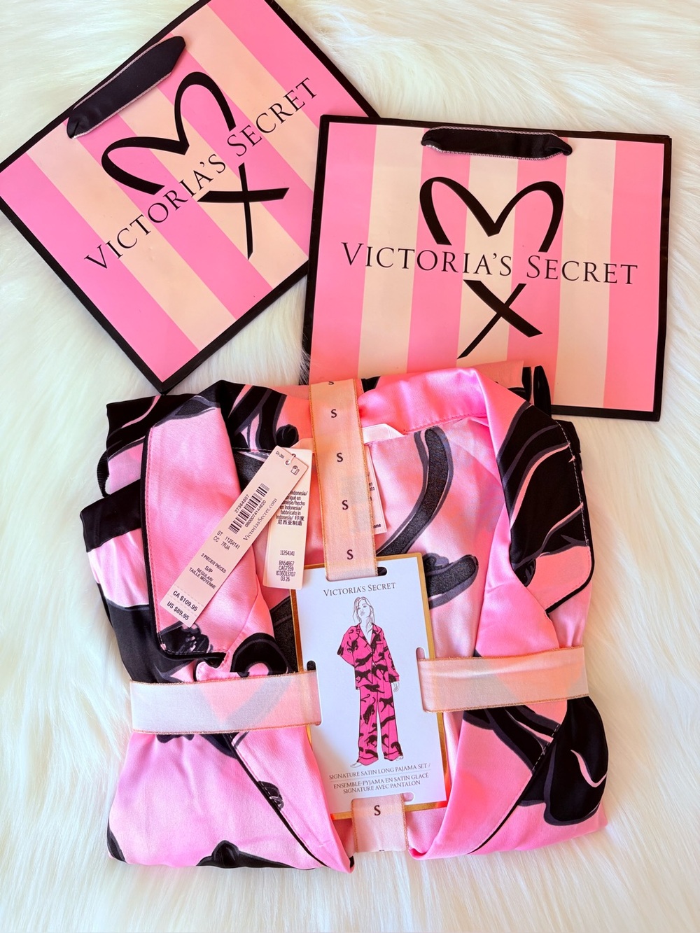 🩷🩷Victoria’s Secret signature satin shine long pajama set (SMALL)🩷🩷